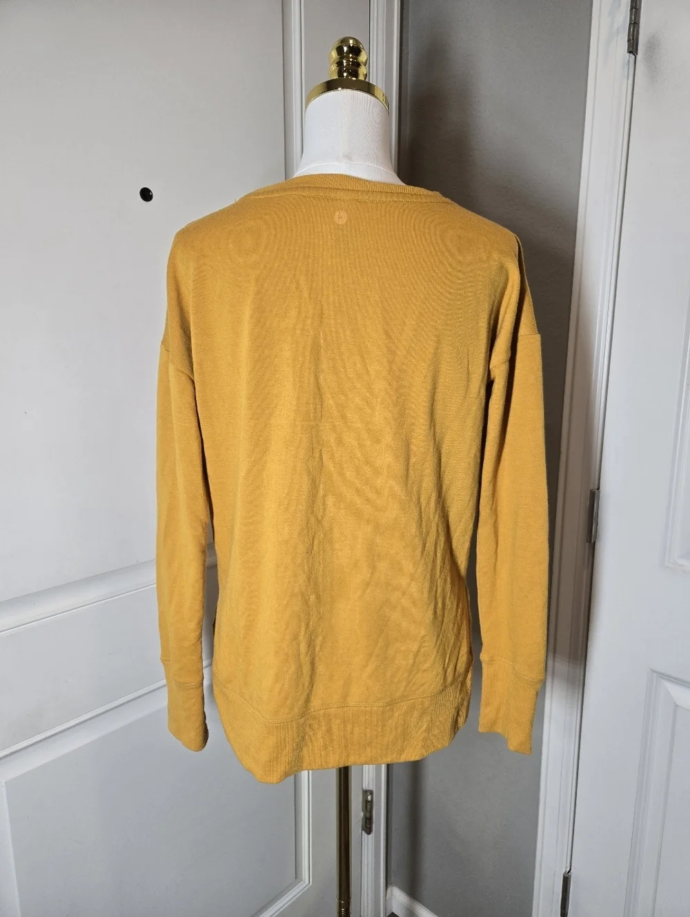90 Degree by Reflex Mustard Yellow Women's Size Small Fleece Pullover Sweatshirt